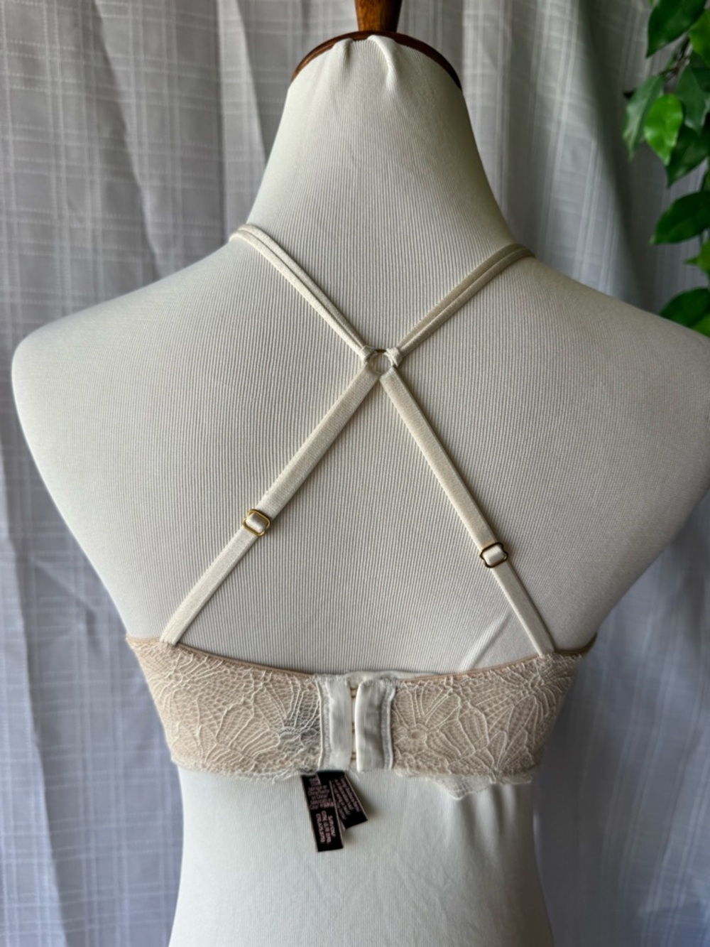 Victoria’s Secret Lace Plunge Bralette – Nude Beige (Size S) - Picture 6 of 7